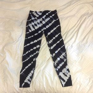 Black and White Tie-Dye Leggings